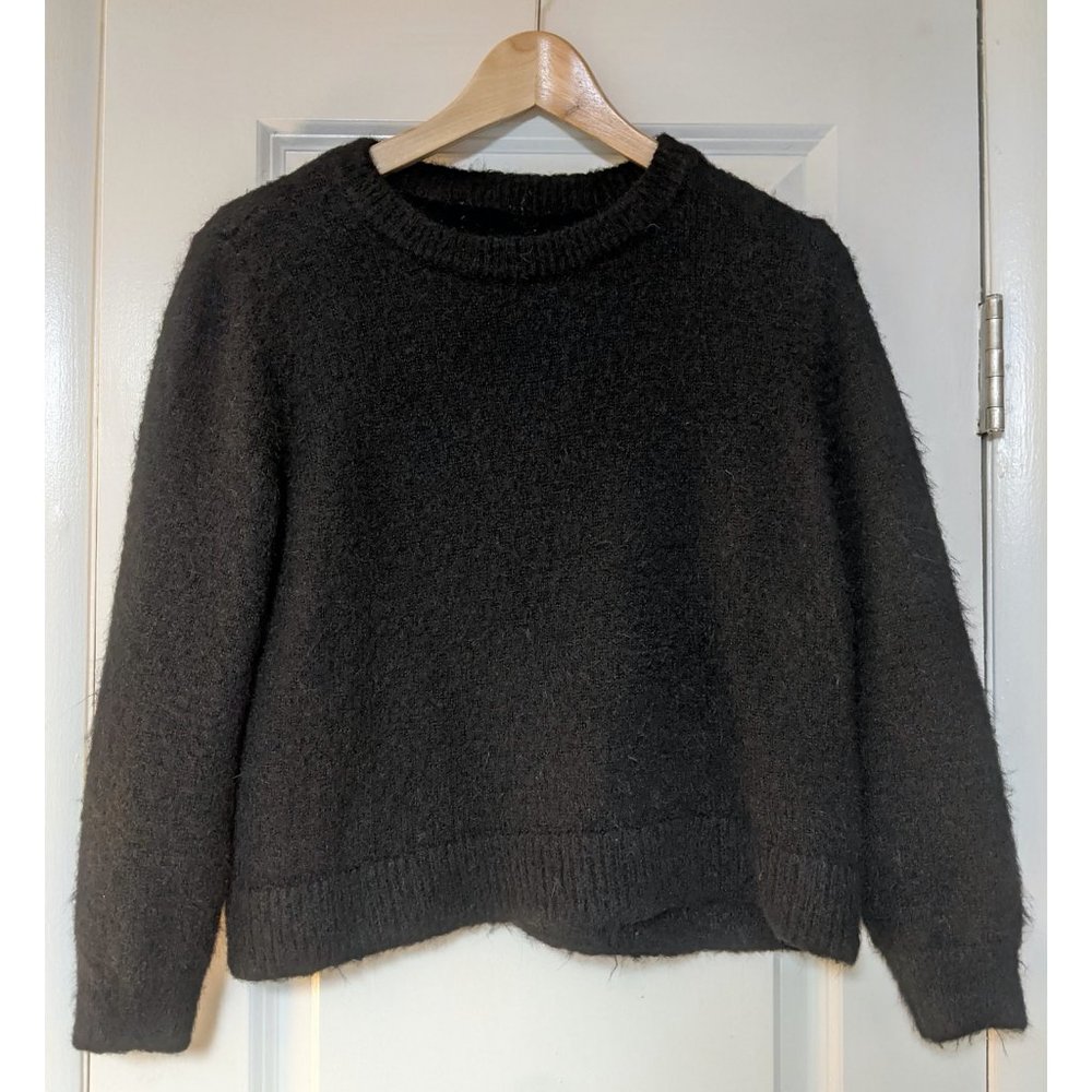 H&M black cropped fuzzy sweater